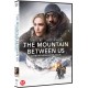 FILME-MOUNTAIN BETWEEN US (DVD)